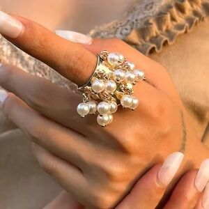 ZARA unique Pearl Cluster Ring
